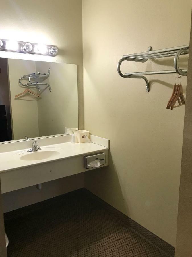 City Heart Inn & Suites Piedmont エクステリア 写真
